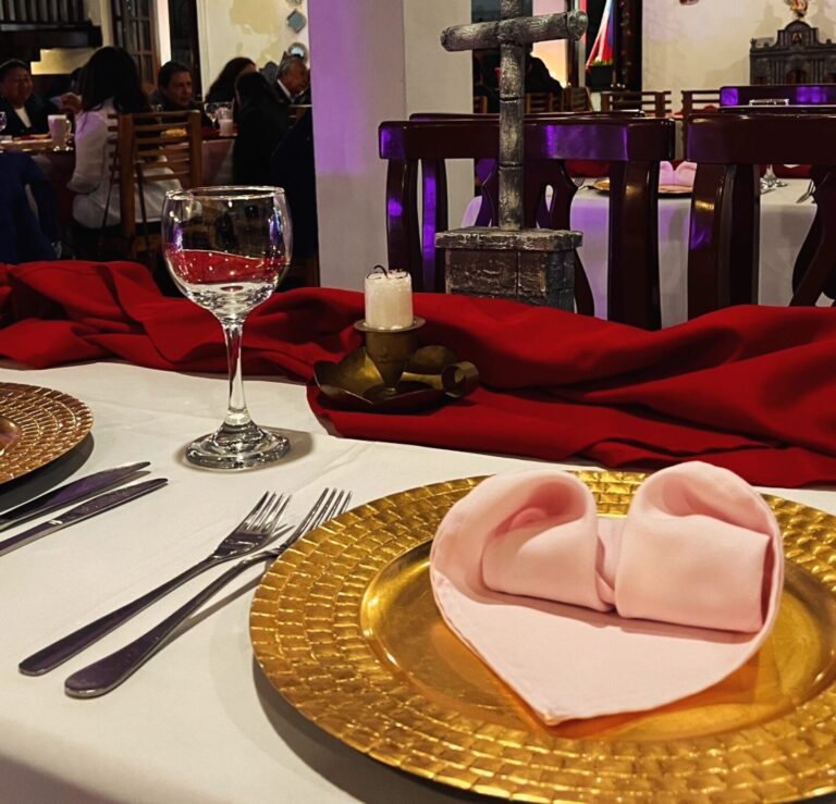 Cena Romántica en el Centro Histórico: El Arte de Enamorar en el Corazón de Quito